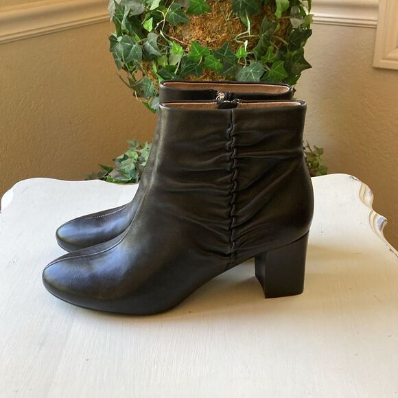 Bettye Muller Concept Deena Black Leather Booties Size 9 M New Org. 189 - Picture 9 of 16